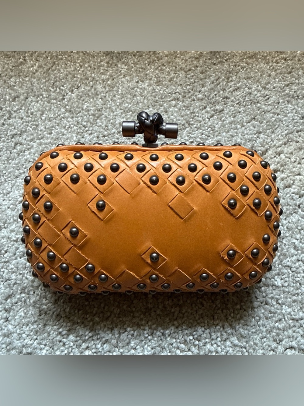 Authentic Bottega Veneta Womens Waxy Nappa Intrecciato Studded Knot Clutch - Picture 2 of 10